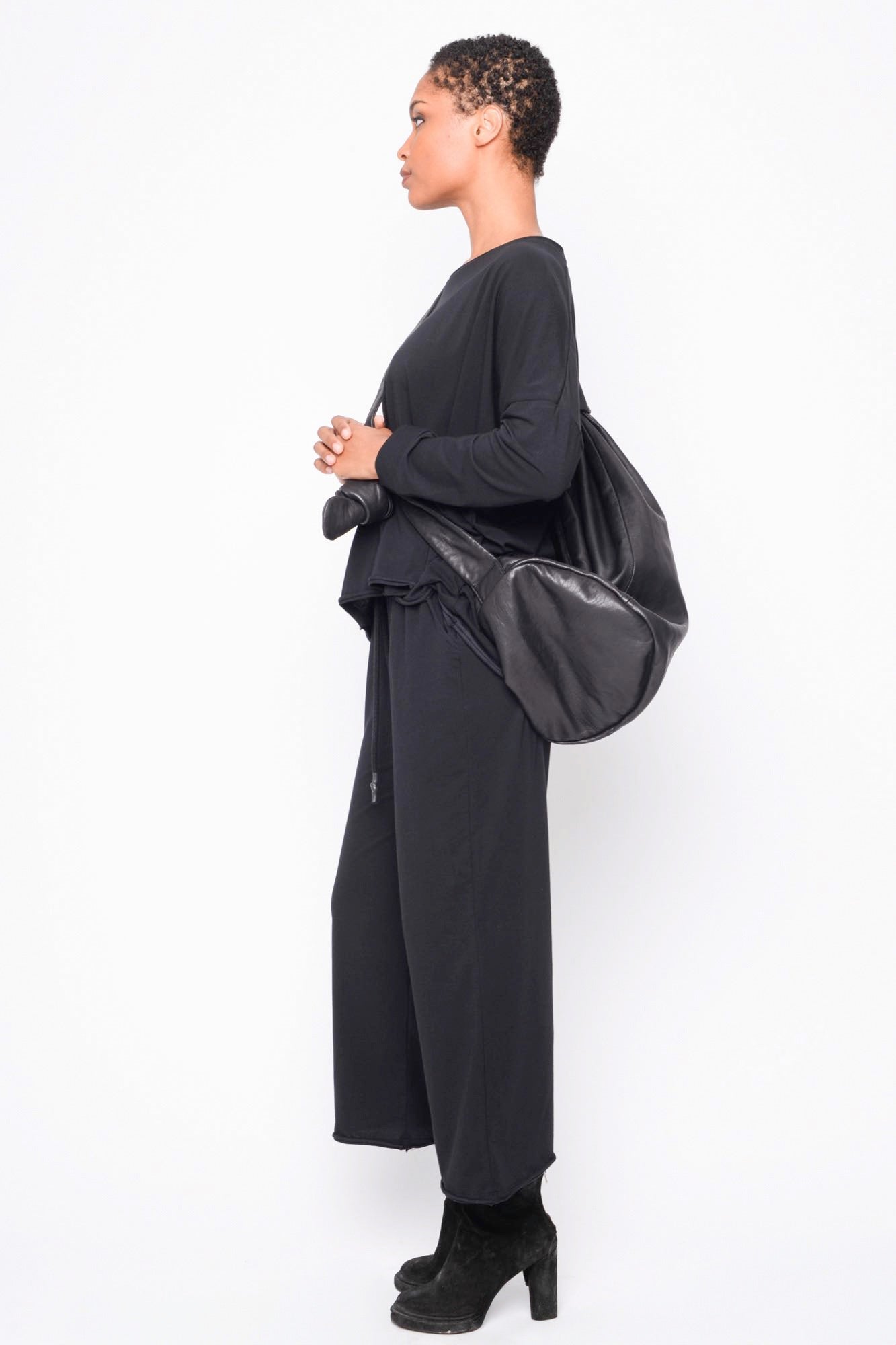 
                  
                    B40.252.40.07 100%LEATH/95%NY5%EA 100 BLACK
                  
                