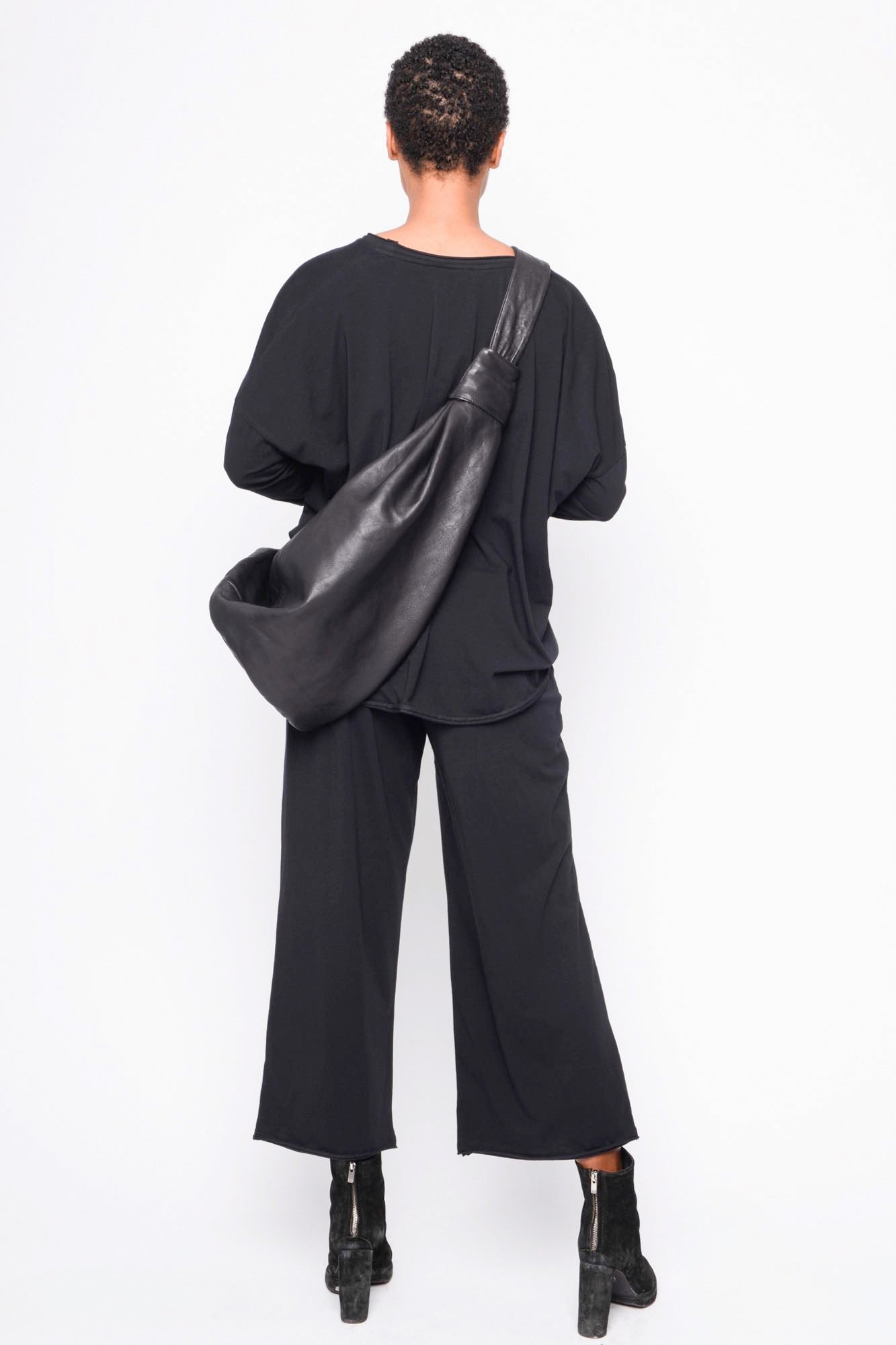 
                  
                    B40.252.40.07 100%LEATH/95%NY5%EA 100 BLACK
                  
                