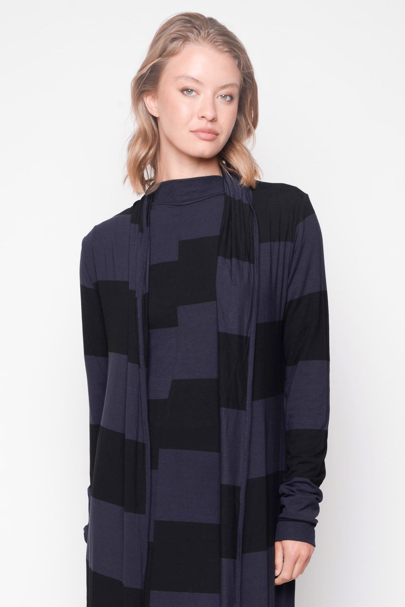 
                  
                    212.06.02 95% co 5% ea 104 Black with Ink
                  
                