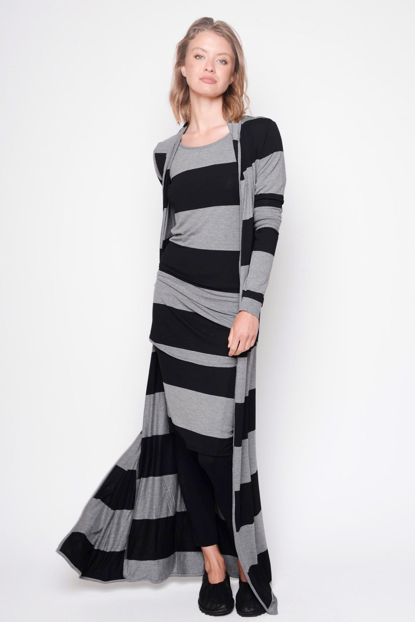 
                  
                    212.06.02 95% co 5% ea 103 Black with Grey
                  
                