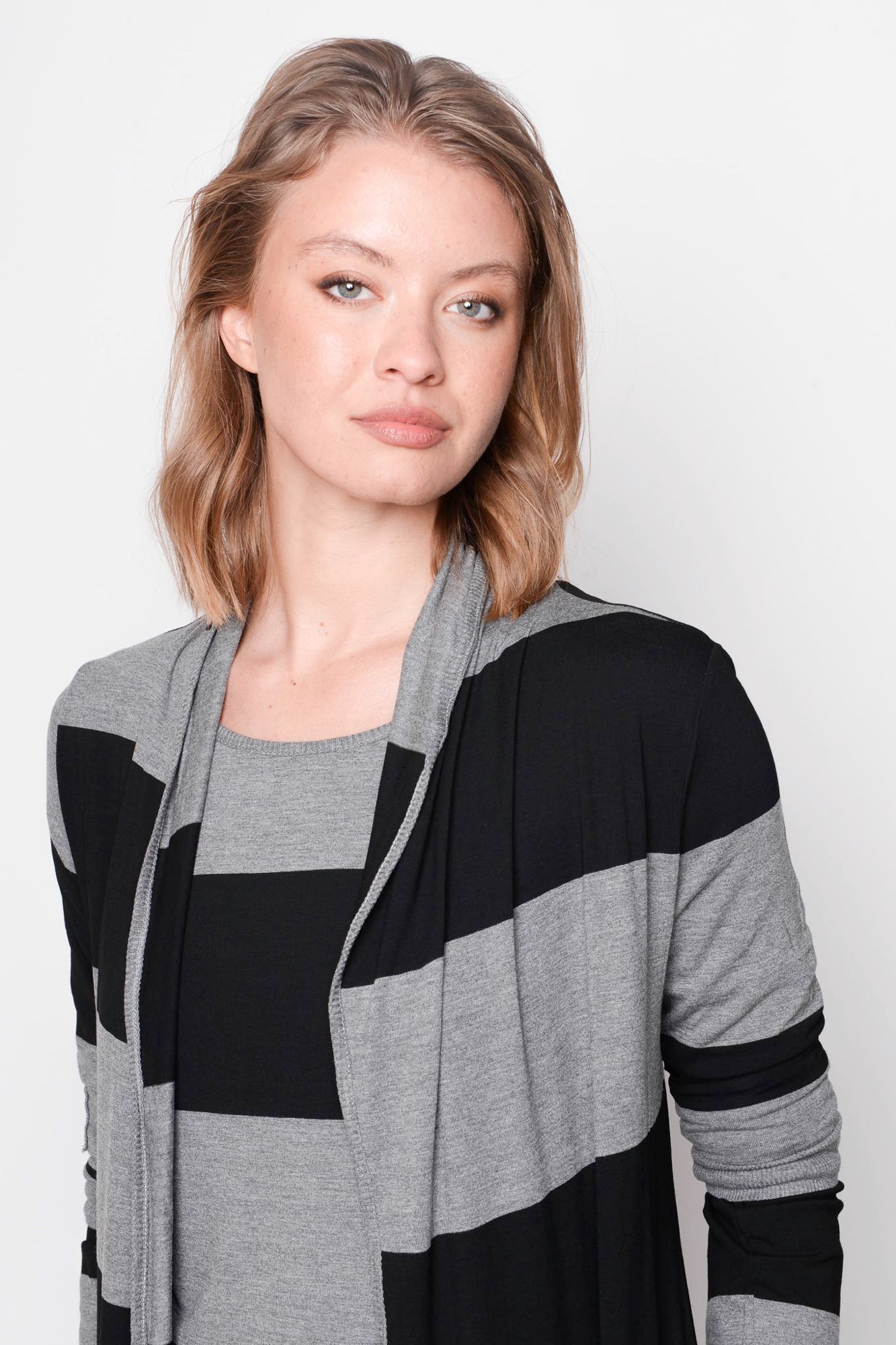 
                  
                    212.06.02 95% co 5% ea 103 Black with Grey
                  
                