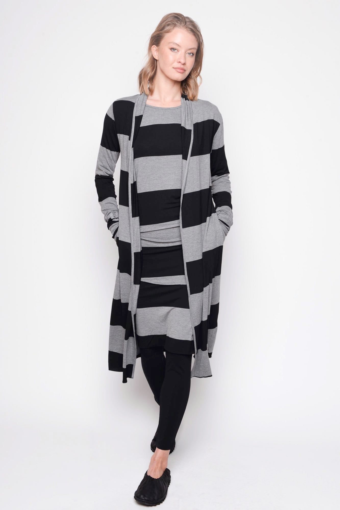 
                  
                    212.06.02.1 95% co 5% ea 103 Black with Grey
                  
                