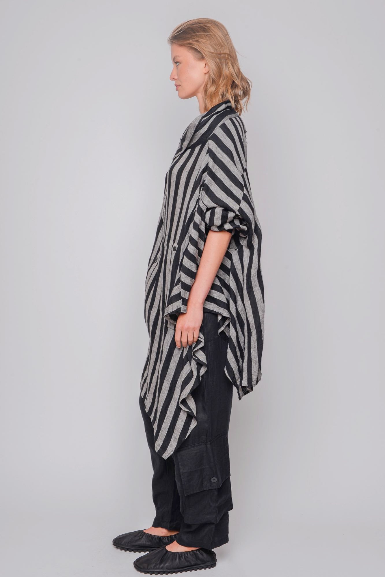 
                  
                    ID.03.03.04 woven 100% linen 180 STRIPE GREY
                  
                