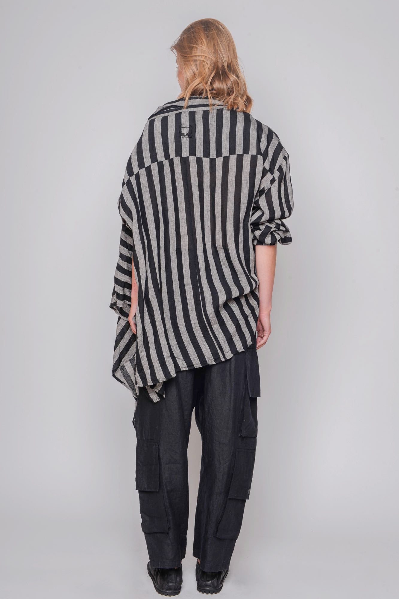 
                  
                    ID.03.03.04 woven 100% linen 180 STRIPE GREY
                  
                