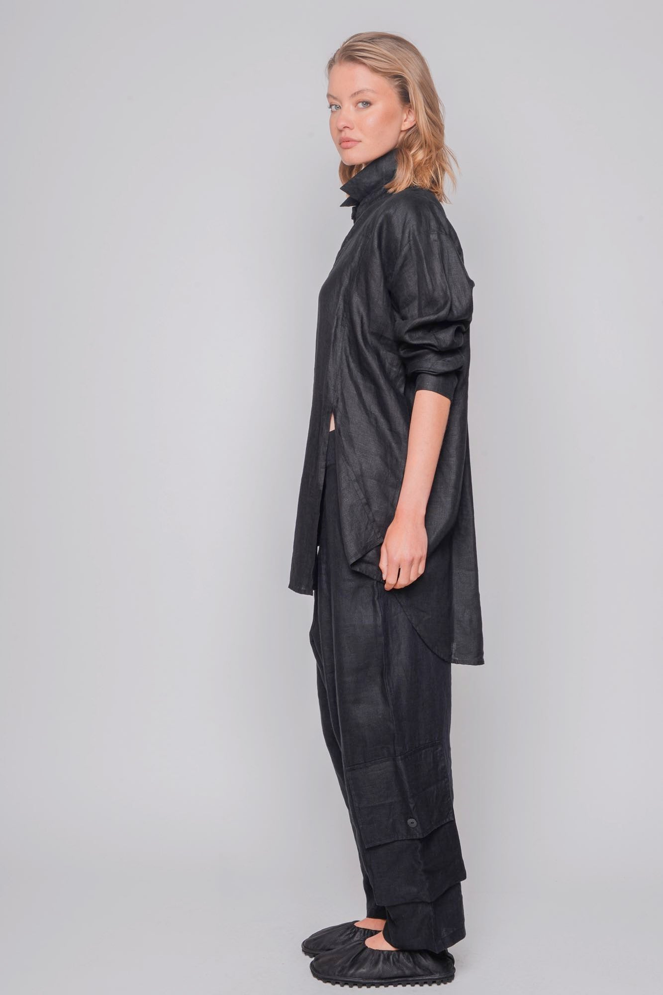 
                  
                    ID.03.03.03 woven 100% linen 100 BLACK
                  
                