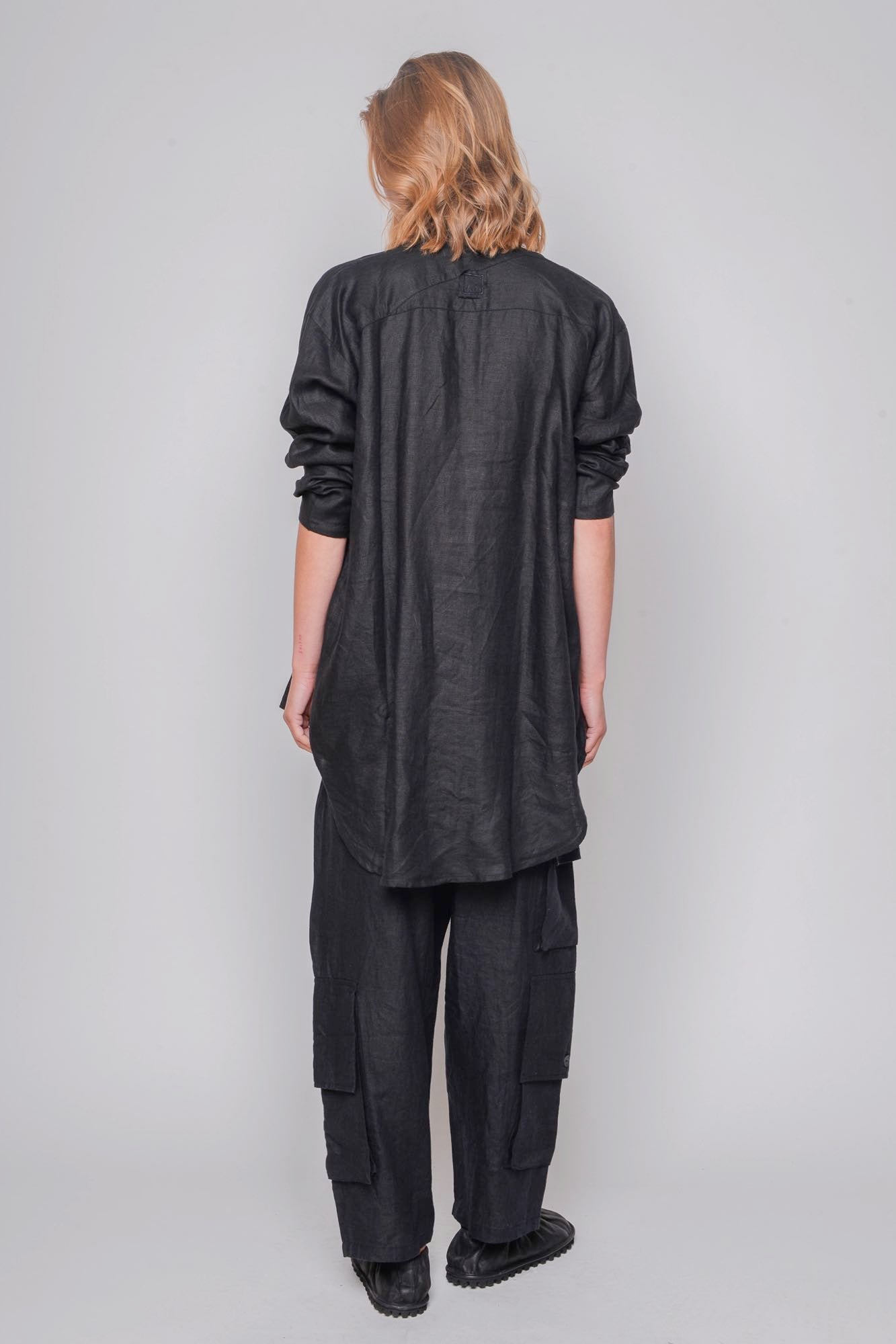 
                  
                    ID.03.03.03 woven 100% linen 100 BLACK
                  
                