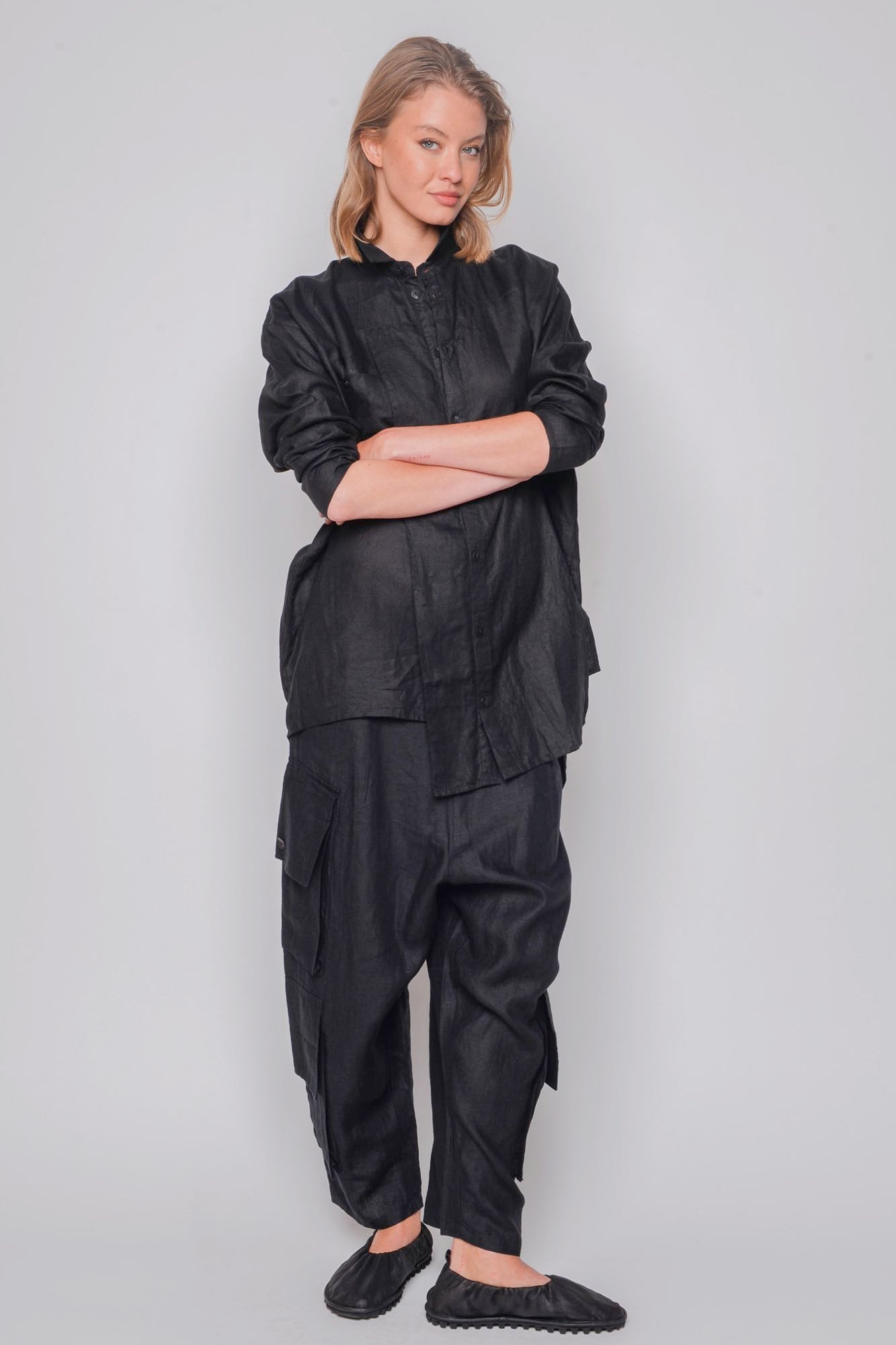 
                  
                    ID.03.03.01 woven 100% linen 100 BLACK
                  
                