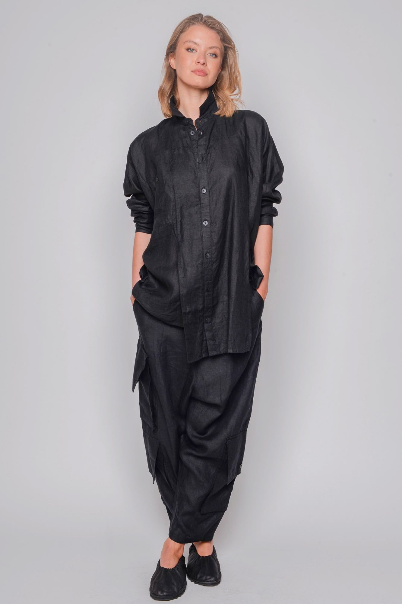
                  
                    ID.03.03.03 woven 100% linen 100 BLACK
                  
                