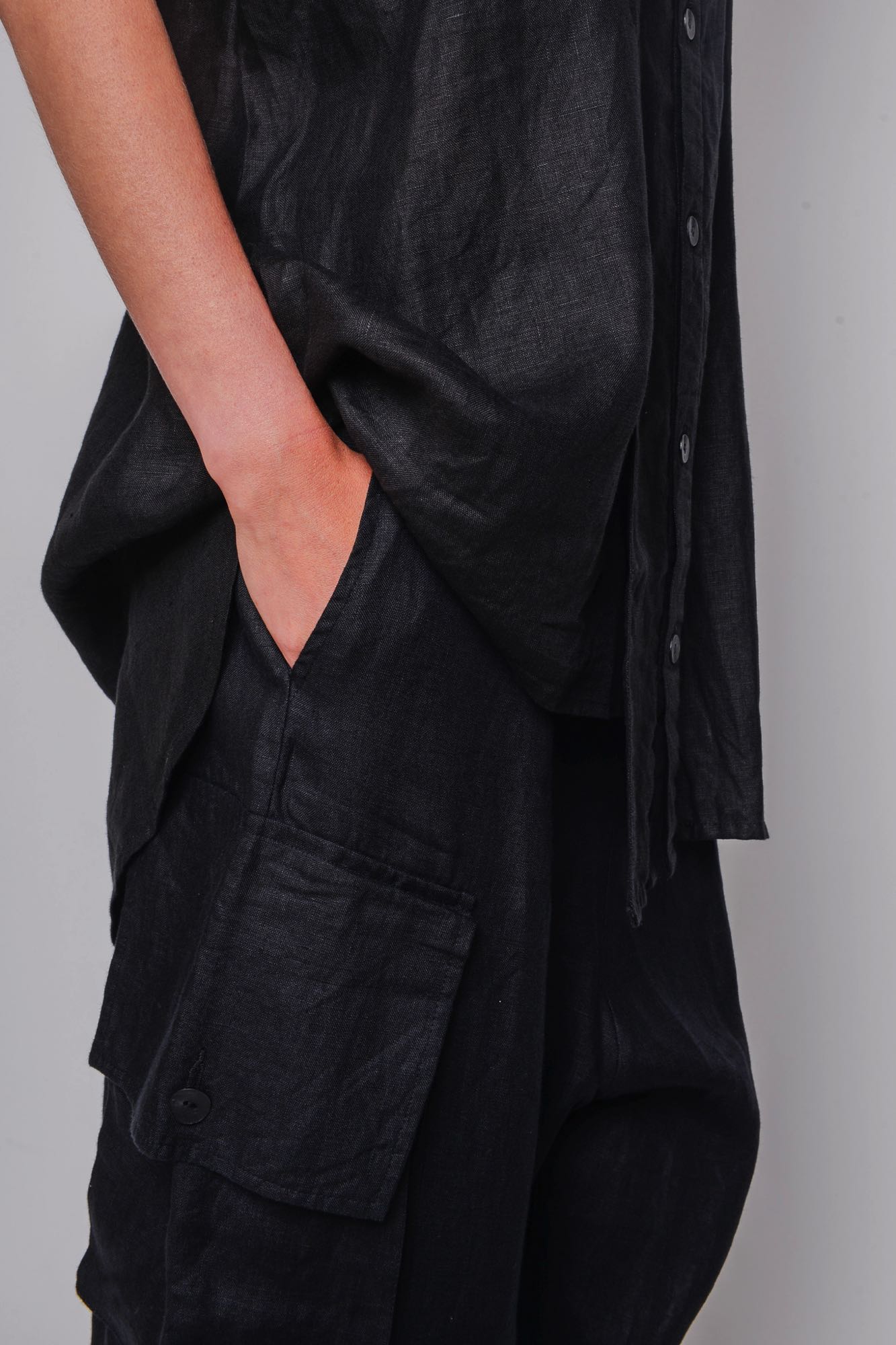 
                  
                    ID.03.03.01 woven 100% linen 100 BLACK
                  
                