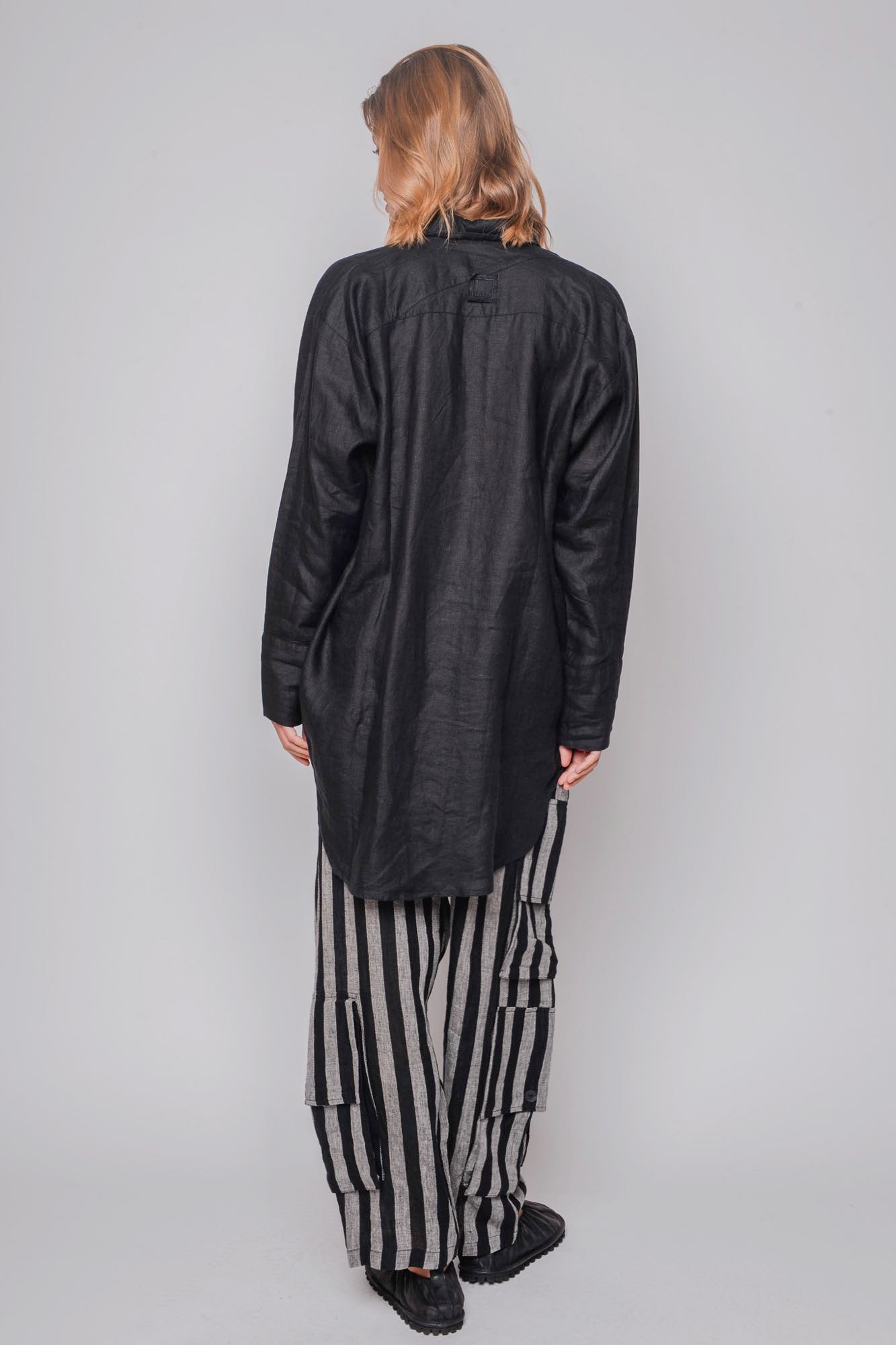
                  
                    ID.03.03.01 woven 100% linen 180 STRIPE GREY
                  
                