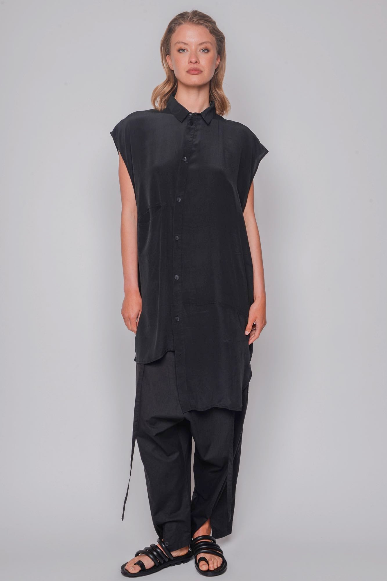
                  
                    ID.03.06.01 100% SILK STONE WASH 179 STONEWASH BLACK
                  
                