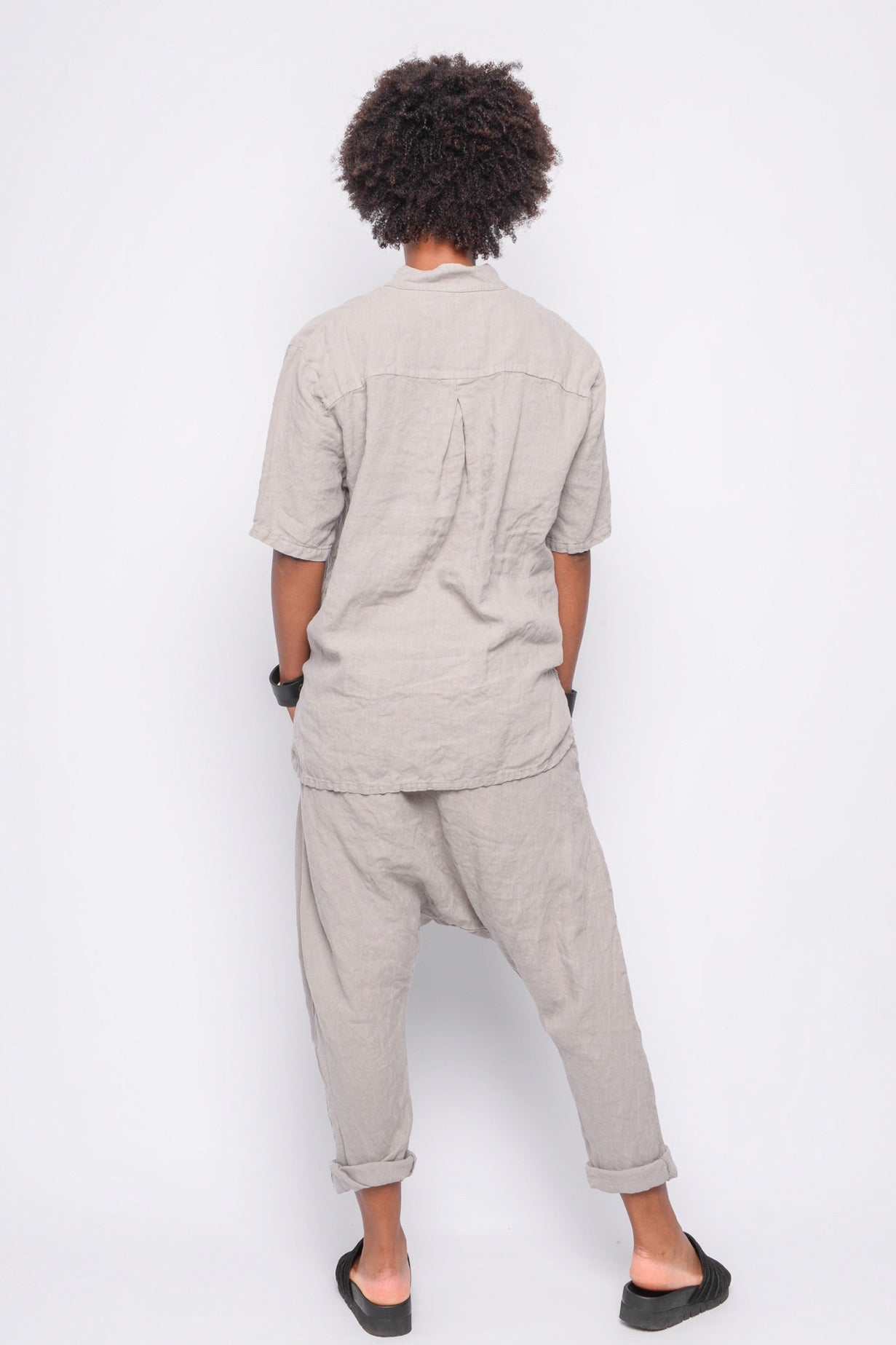 
                  
                    251.01.04 100% LINEN 181 PEBBLE
                  
                