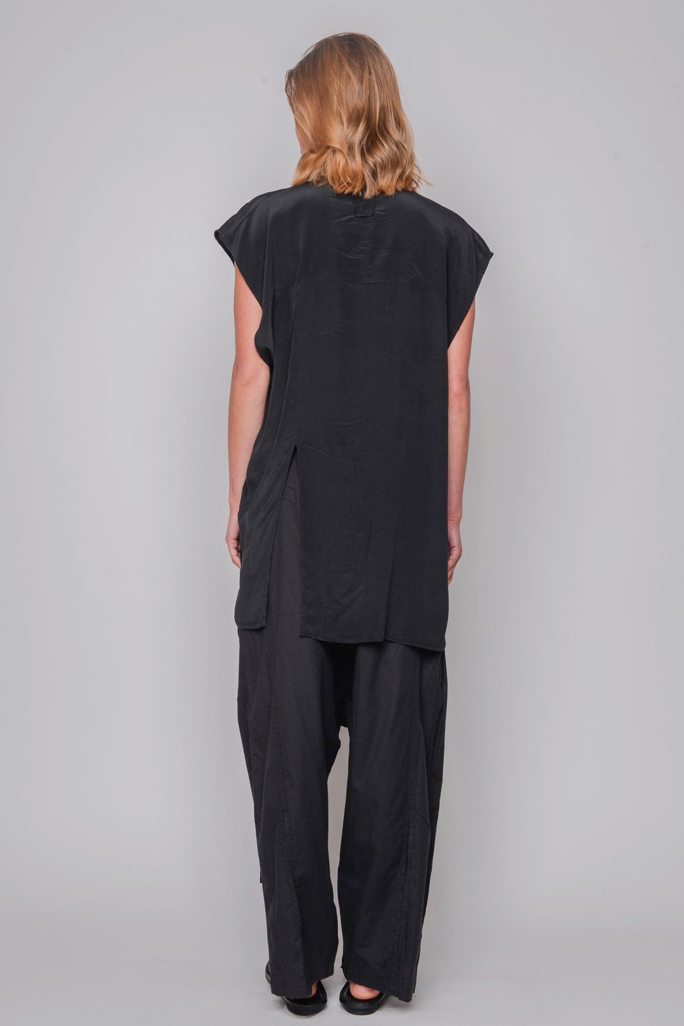 
                  
                    ID.03.06.01 100% SILK STONE WASH 179 STONEWASH BLACK
                  
                