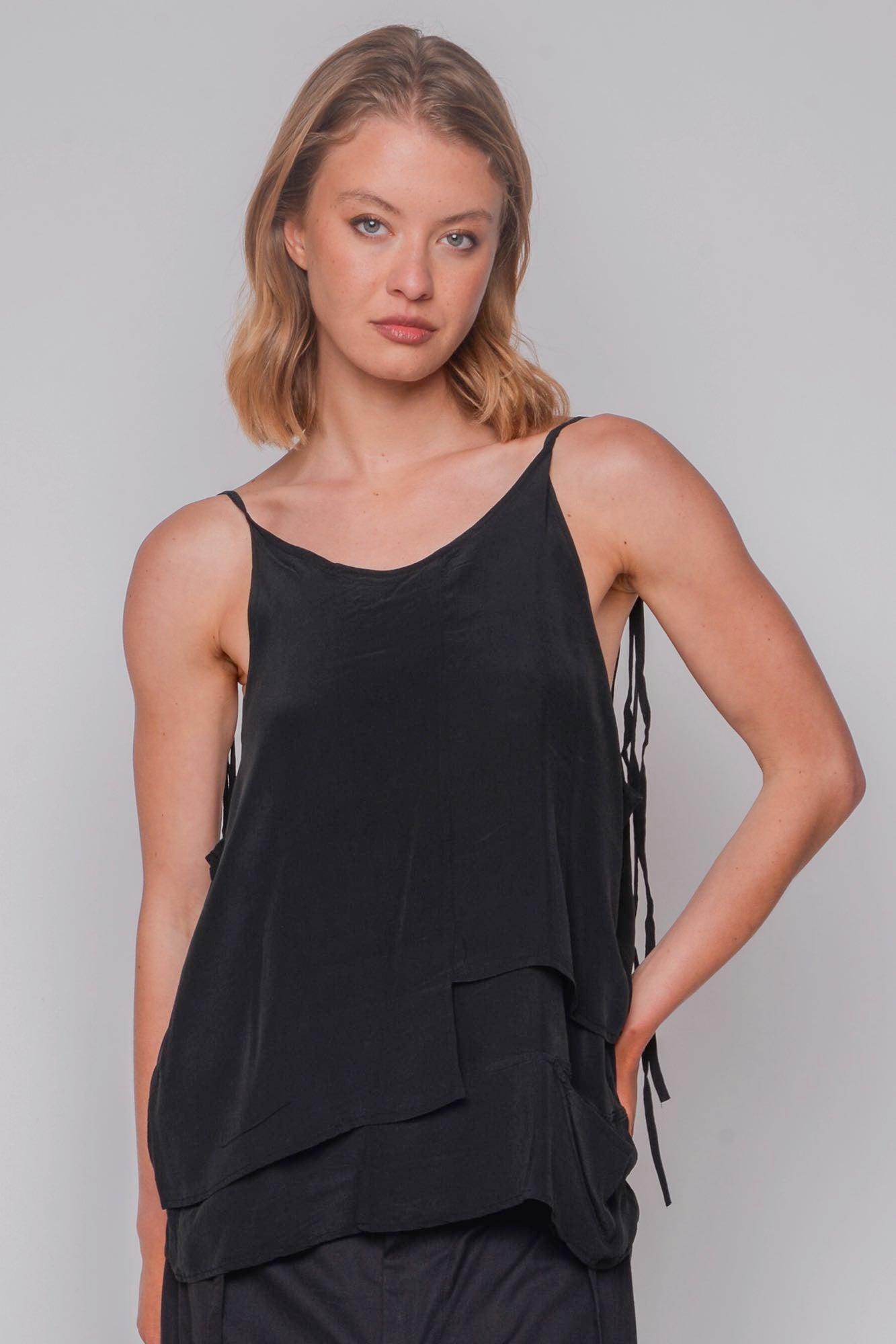 
                  
                    ID.03.06.02 100% SILK STONE WASH 179 STONEWASH BLACK
                  
                