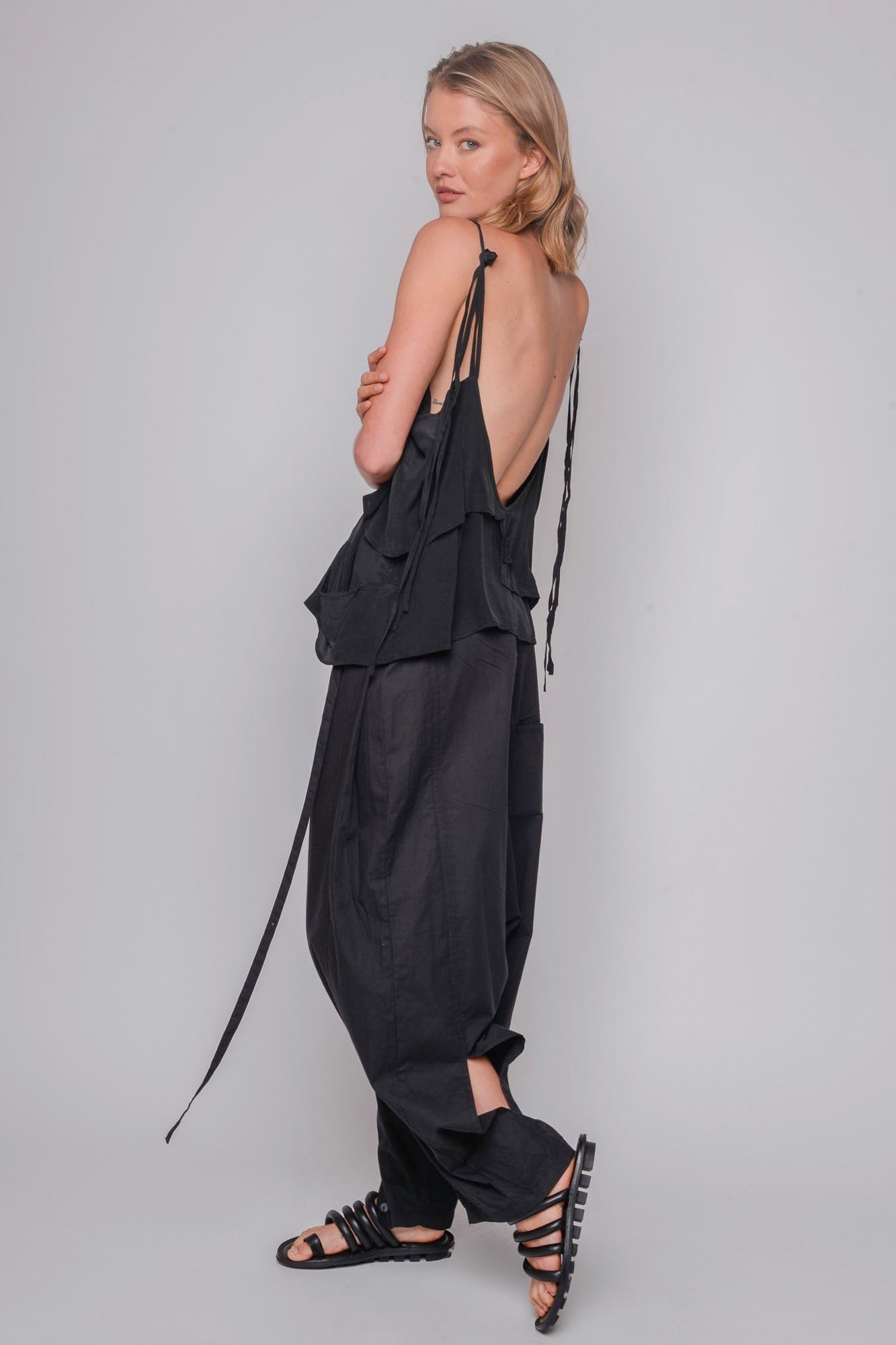 
                  
                    ID.03.06.02 100% SILK STONE WASH 179 STONEWASH BLACK
                  
                