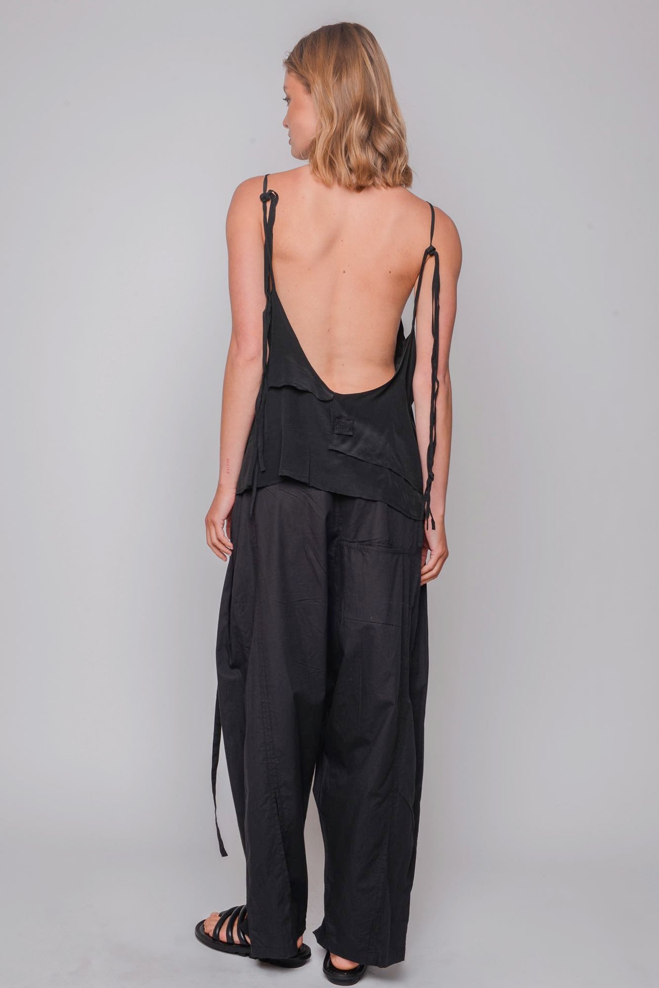
                  
                    ID.03.06.02 100% SILK STONE WASH 179 STONEWASH BLACK
                  
                