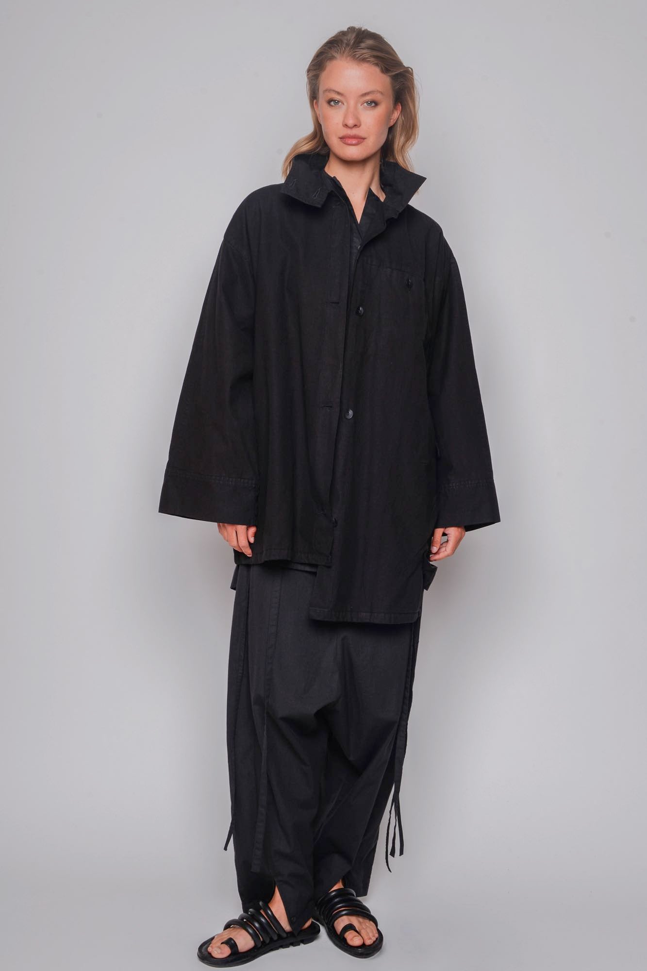 
                  
                    ID.03.04.02 woven 100% CO canvas 100 BLACK
                  
                