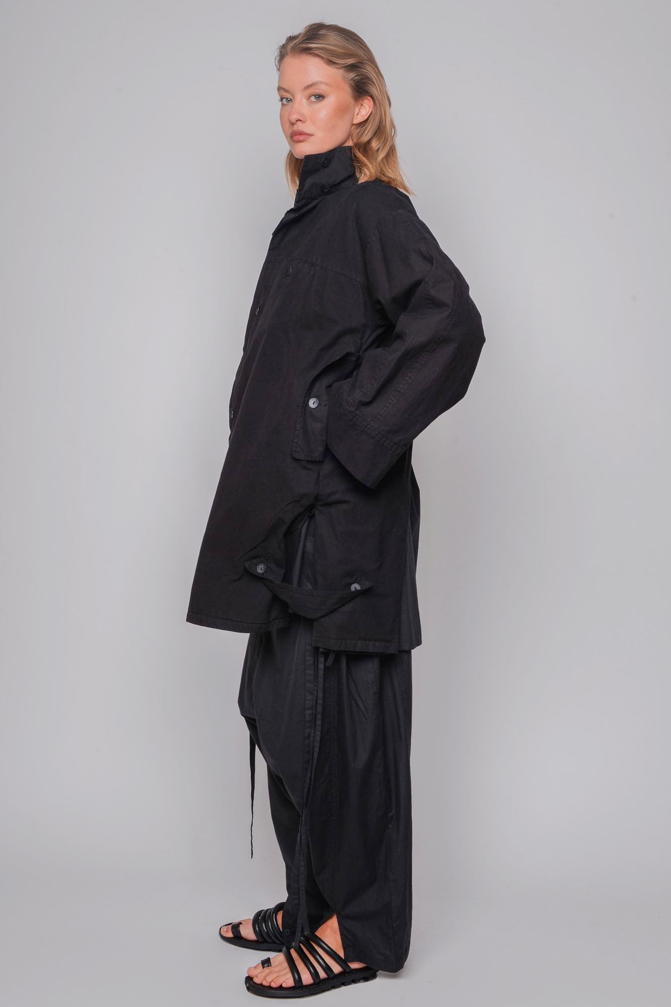 
                  
                    ID.03.04.02 woven 100% CO canvas 100 BLACK
                  
                