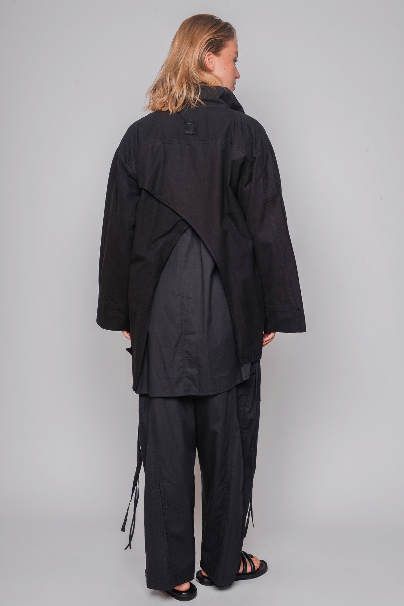 
                  
                    ID.03.04.02 woven 100% CO canvas 100 BLACK
                  
                