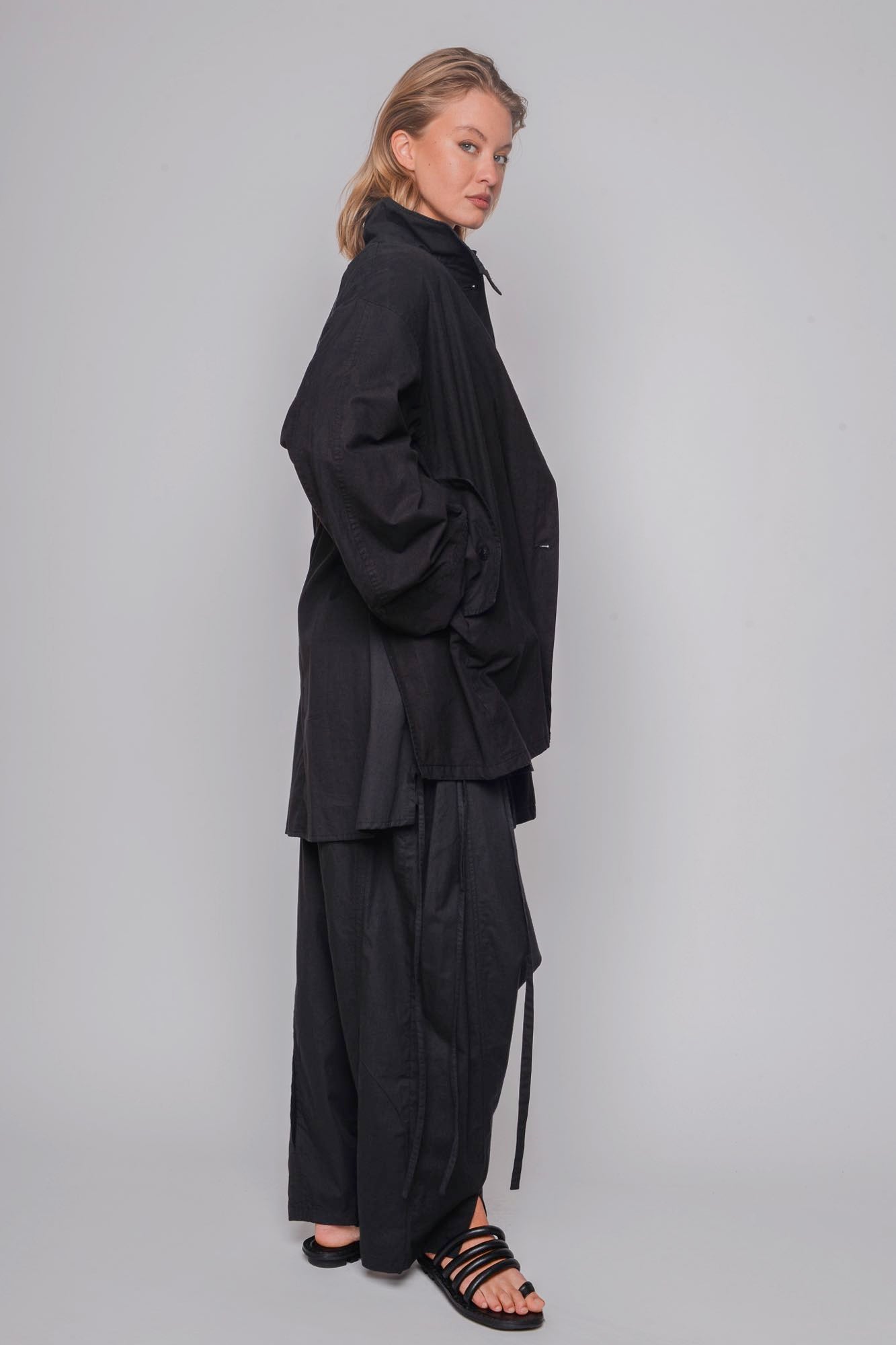 
                  
                    ID.03.04.02 woven 100% CO canvas 100 BLACK
                  
                