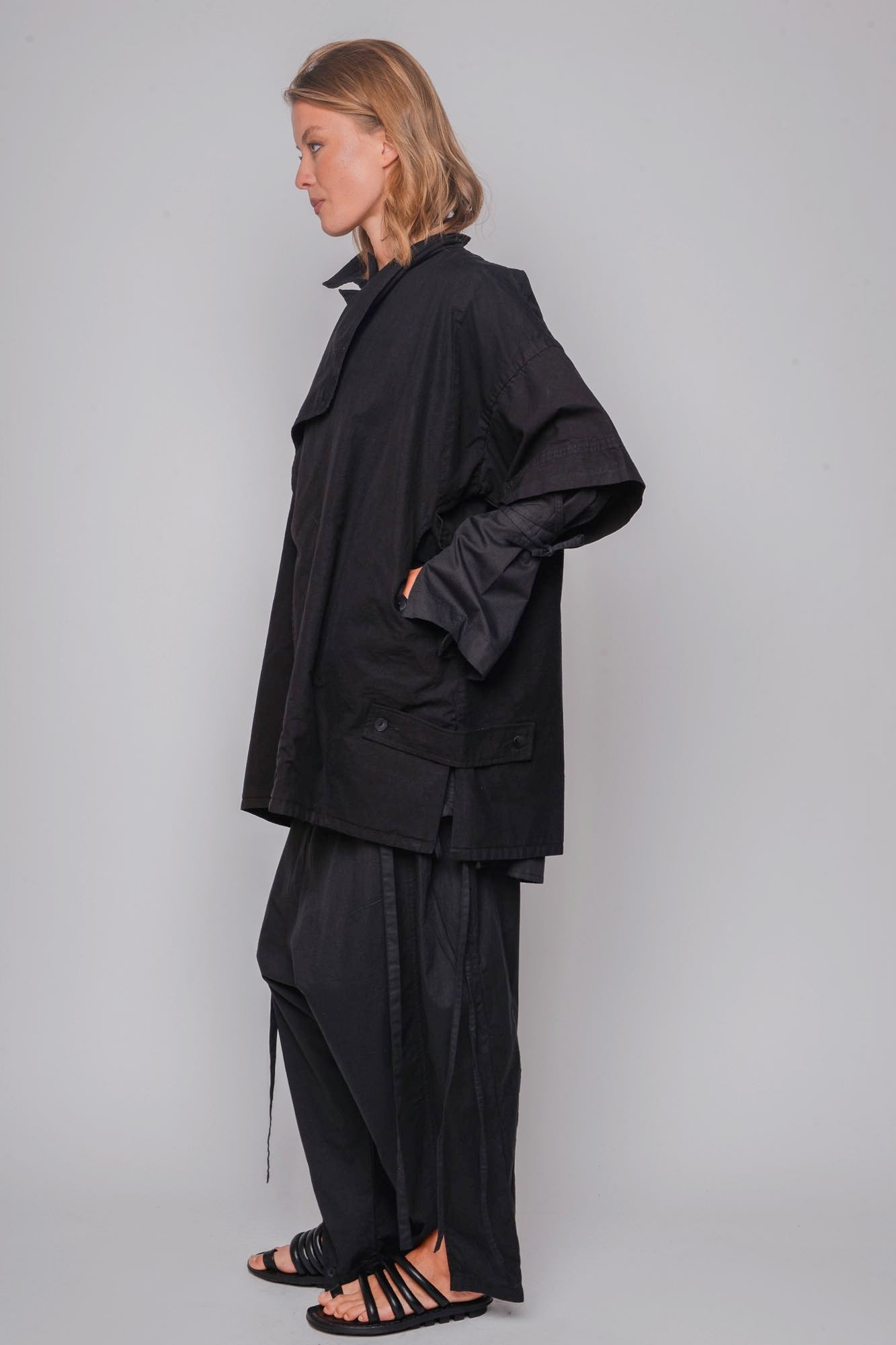 
                  
                    ID.03.04.01 woven 100% CO canvas 100 BLACK
                  
                
