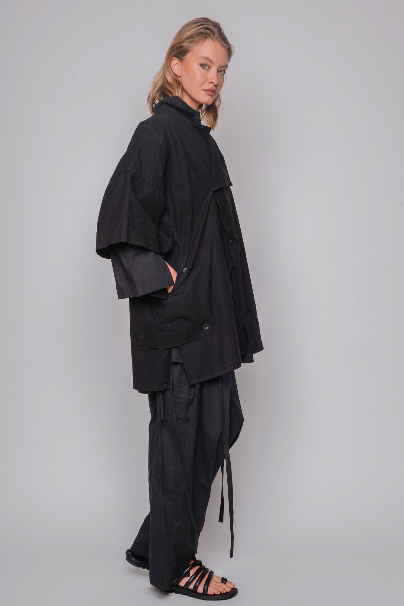 
                  
                    ID.03.04.01 woven 100% CO canvas 100 BLACK
                  
                