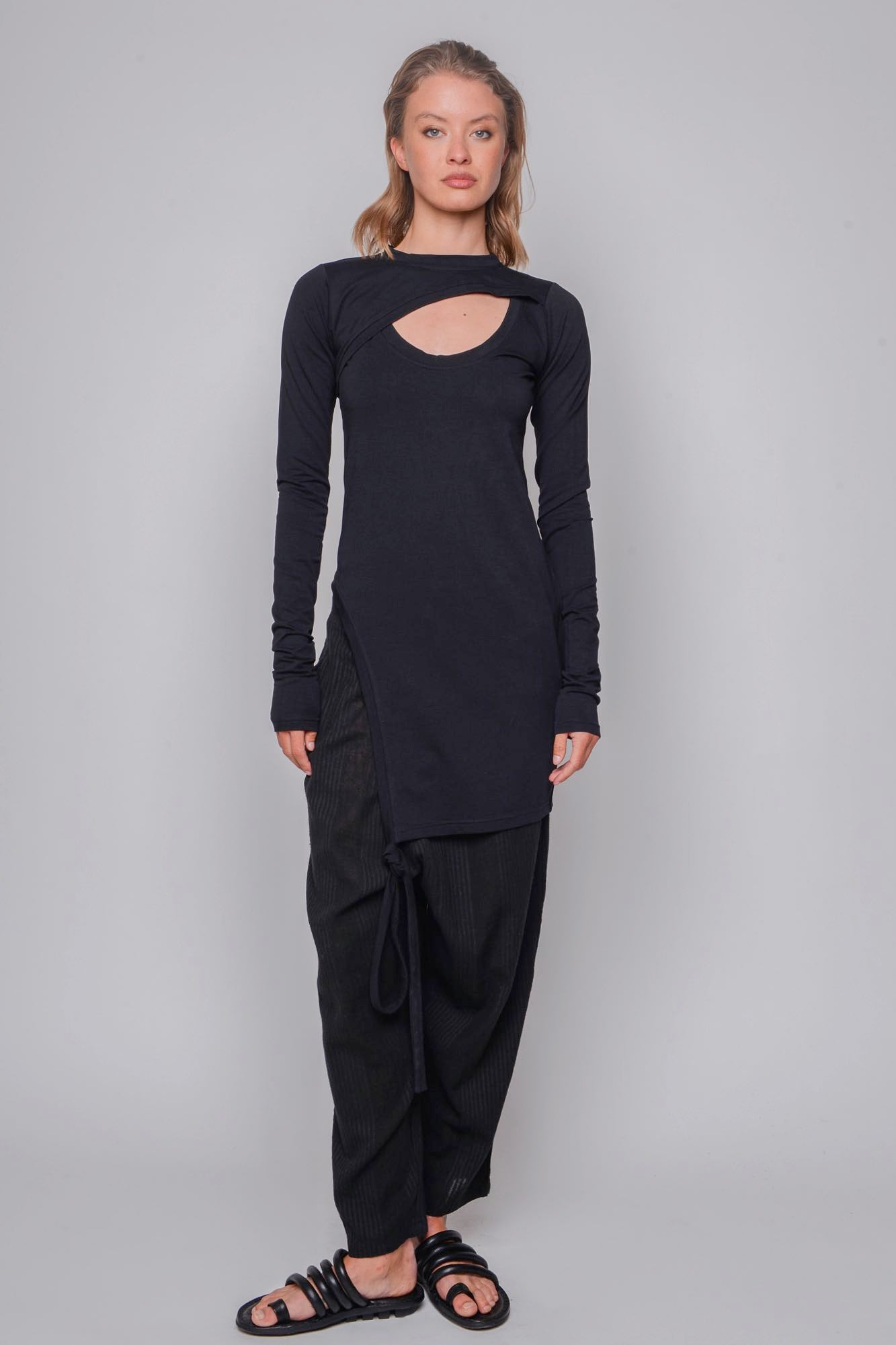 
                  
                    ID.03.01.03 95% CO 5% EA 100 BLACK
                  
                