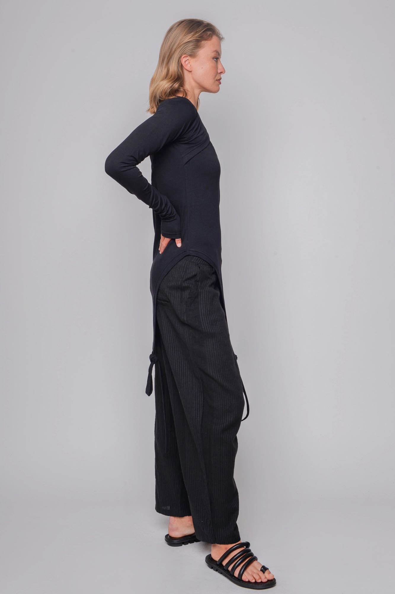 
                  
                    ID.03.01.03 95% CO 5% EA 100 BLACK
                  
                