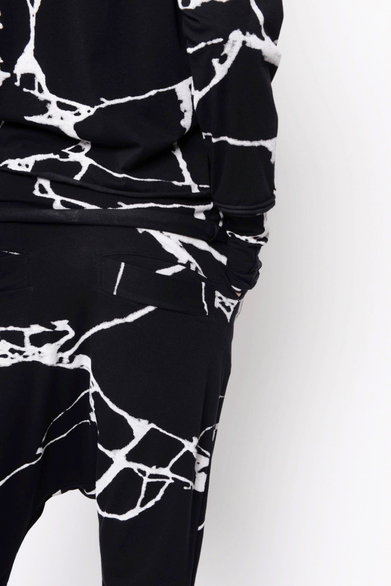 
                  
                    252.02.12 95% CO 5% EA 509 PRINT ON BLACK
                  
                