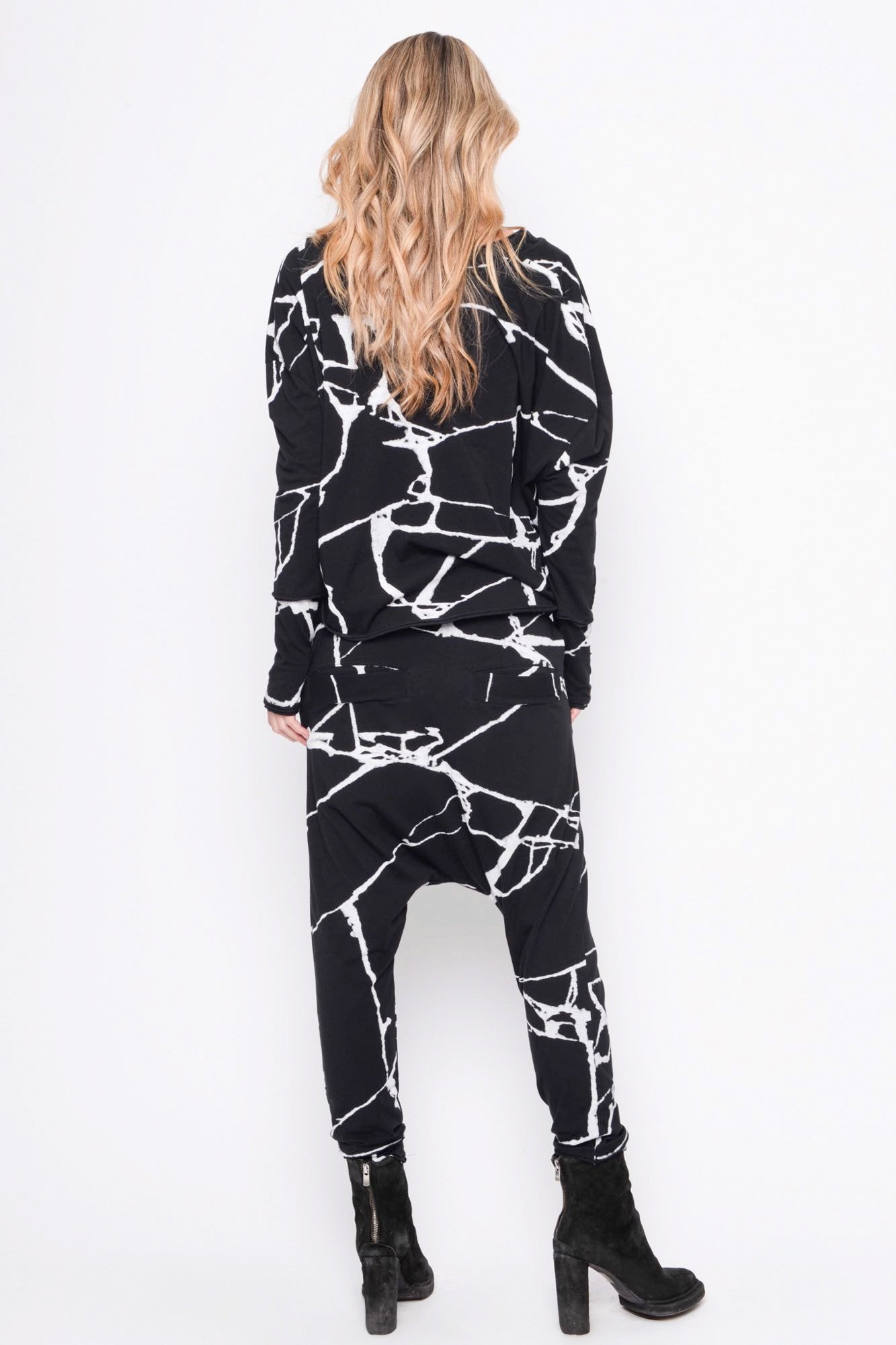 
                  
                    252.02.12 95% CO 5% EA 509 PRINT ON BLACK
                  
                