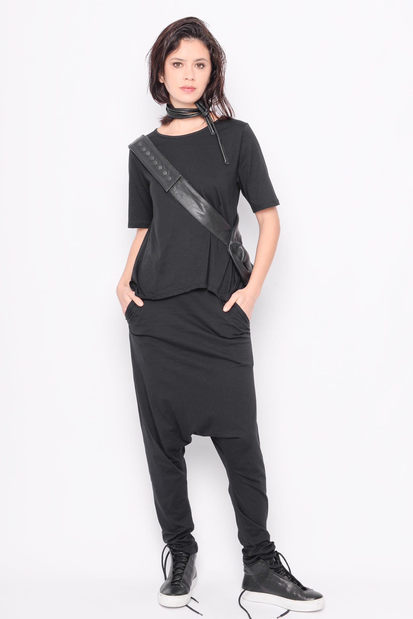 
                  
                    B40.202.40.08 100%Leath/95%NY5%EA 100 BLACK
                  
                