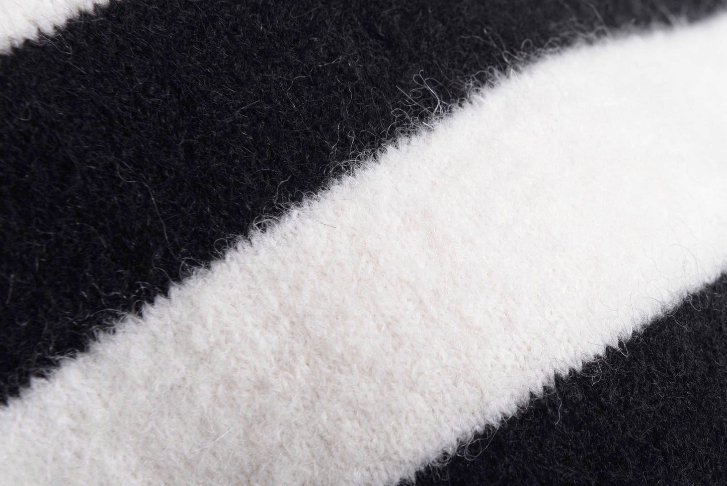 
                  
                    PAL OFFNER 040202-320008 BABY ALPACA WOOL M00047 STRIPED BLACK + CREME
                  
                