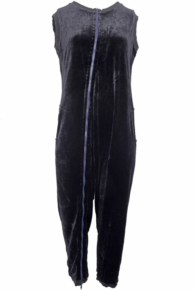 
                  
                    212.23.07 42% co 42% md 16% pl 600 INK BLACK
                  
                