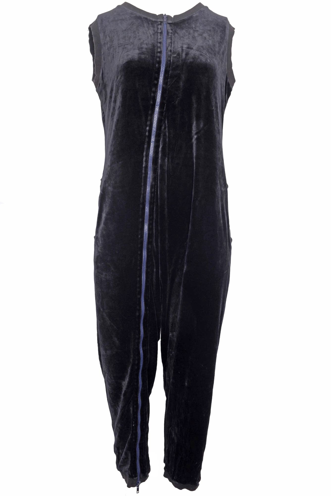 
                  
                    212.23.07 42% co 42% md 16% pl 600 INK BLACK
                  
                