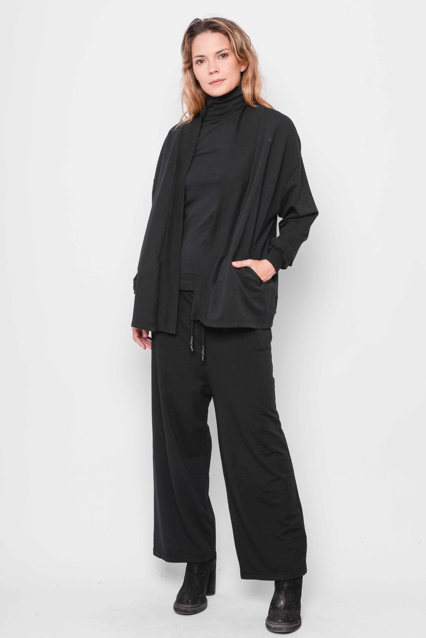 
                  
                    232.01.03 TOP 47%CO 47%MODAL 6%EA 100 BLACK
                  
                