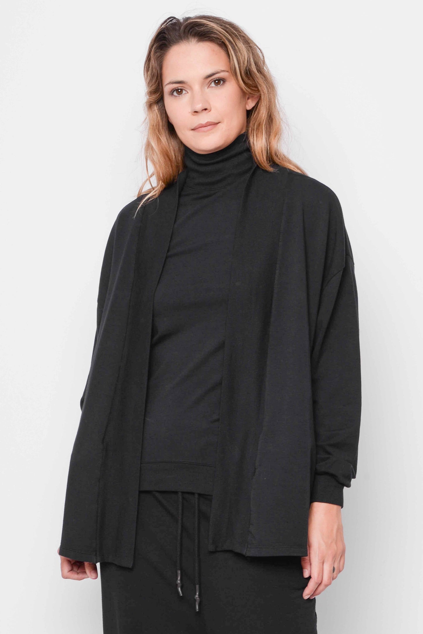 
                  
                    232.01.03 TOP 47%CO 47%MODAL 6%EA 100 BLACK
                  
                