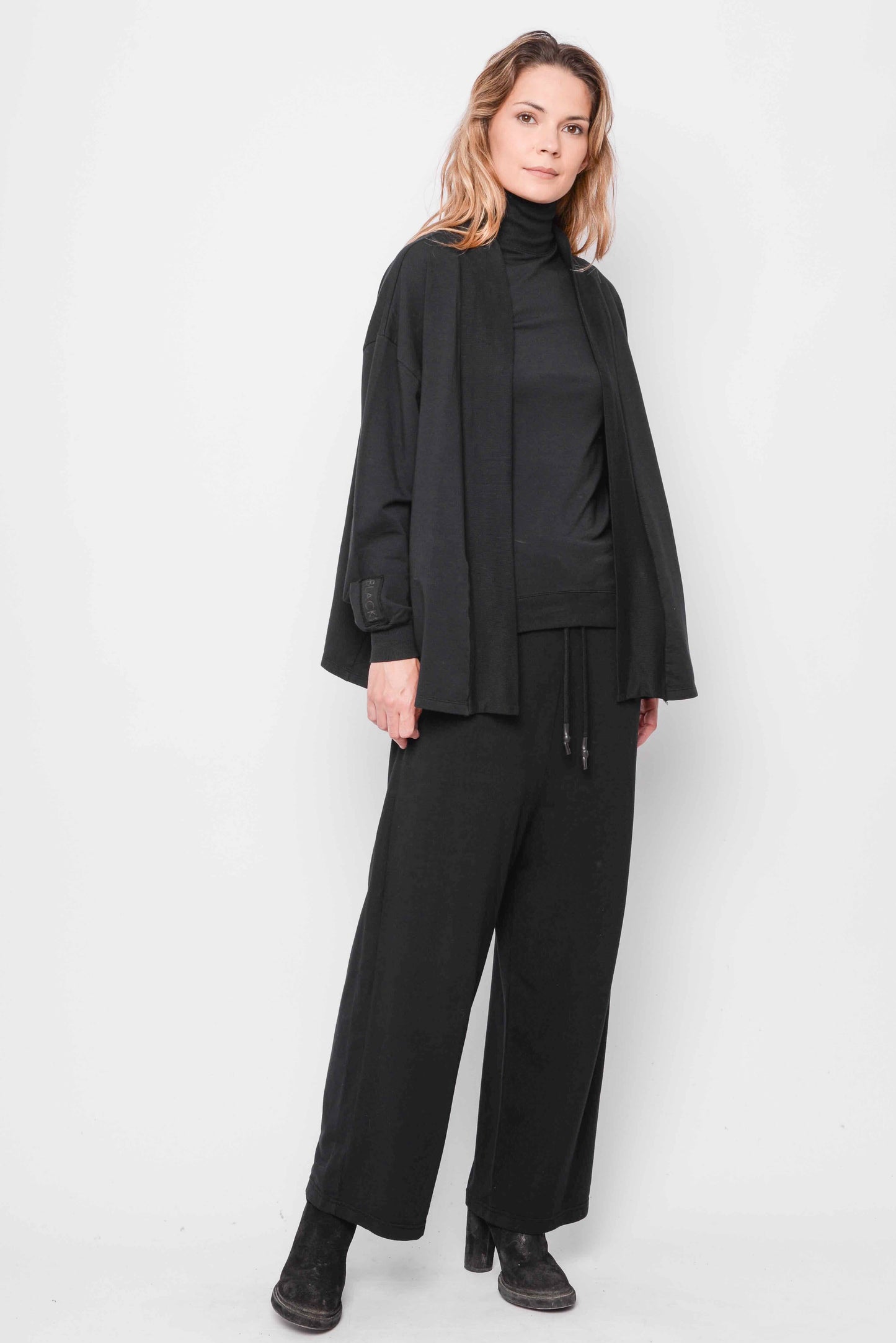 
                  
                    232.01.03 TOP 47%CO 47%MODAL 6%EA 100 BLACK
                  
                