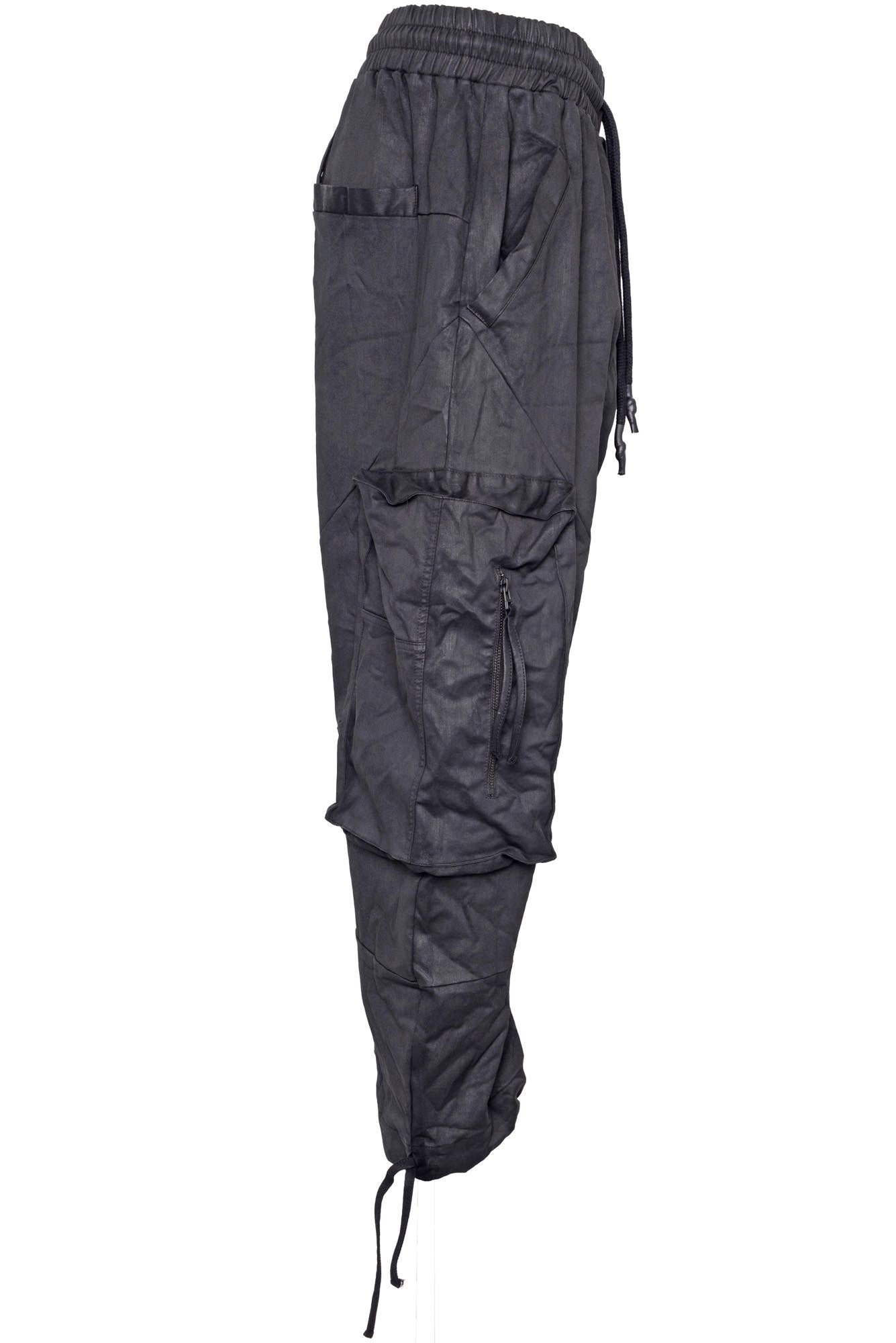 
                  
                    262.04.02 101 COATED BLACK
                  
                
