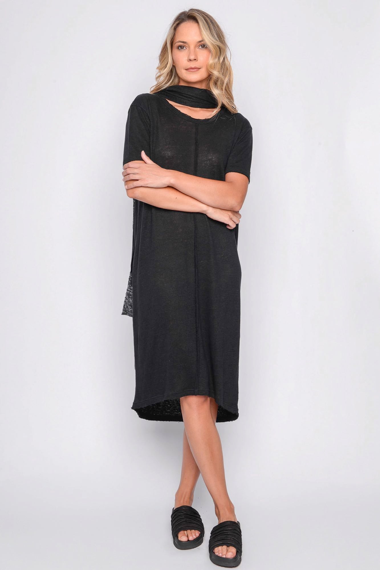 
                  
                    261.06.08 100% LINEN JERSEY 100 BLACK
                  
                