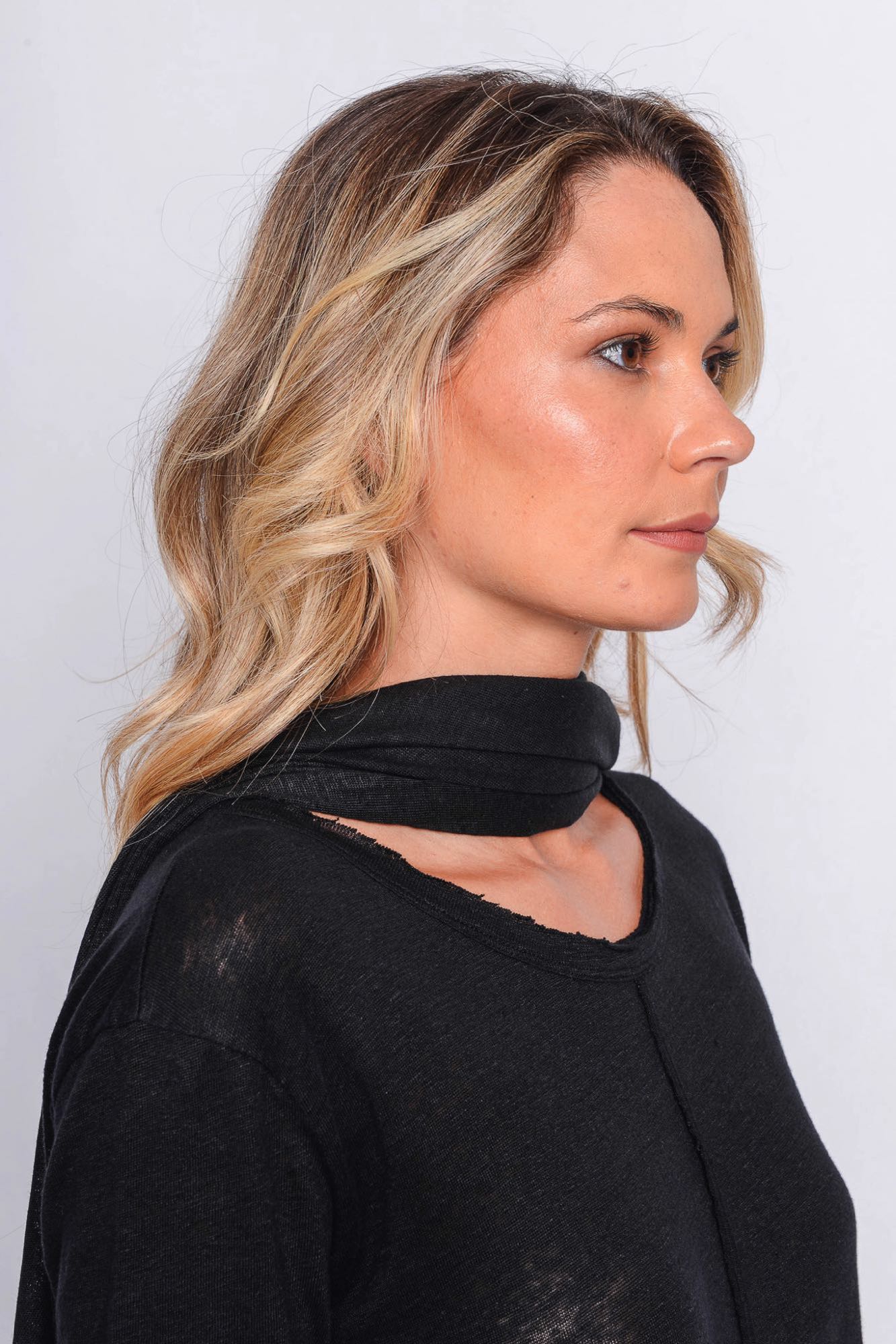 
                  
                    261.06.08 100% LINEN JERSEY 100 BLACK
                  
                