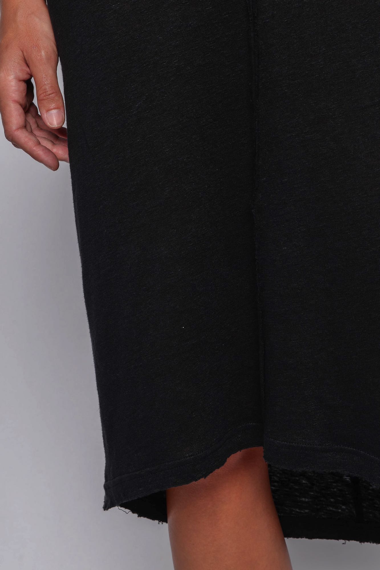 
                  
                    261.06.04 100% LINEN JERSEY 100 BLACK
                  
                