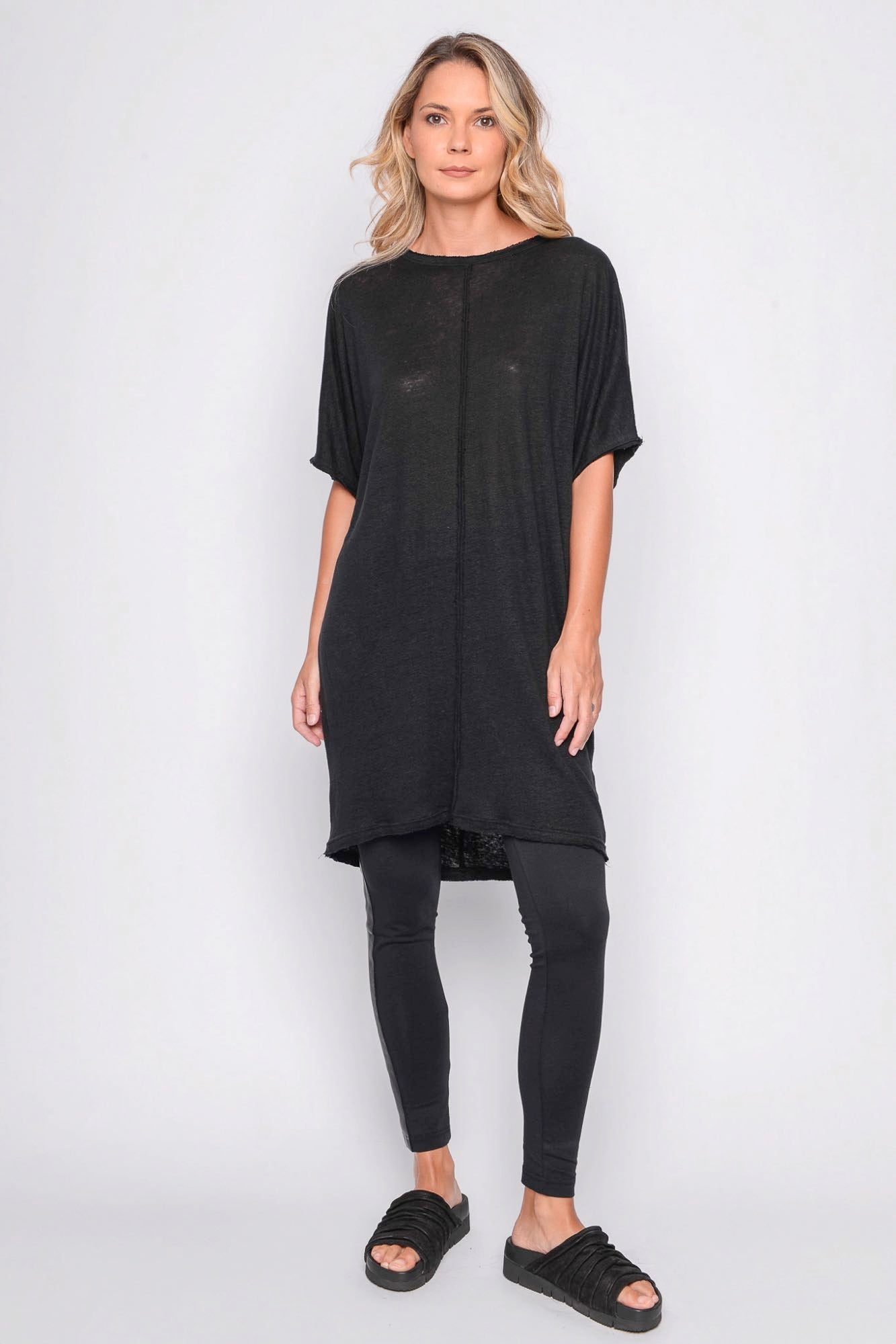
                  
                    261.06.06 100% LINEN JERSEY 100 BLACK
                  
                