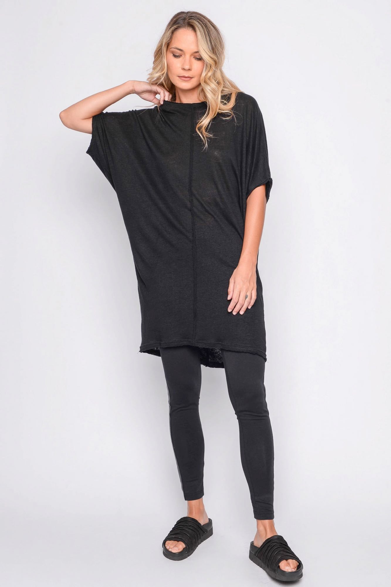 
                  
                    261.06.06 100% LINEN JERSEY 100 BLACK
                  
                