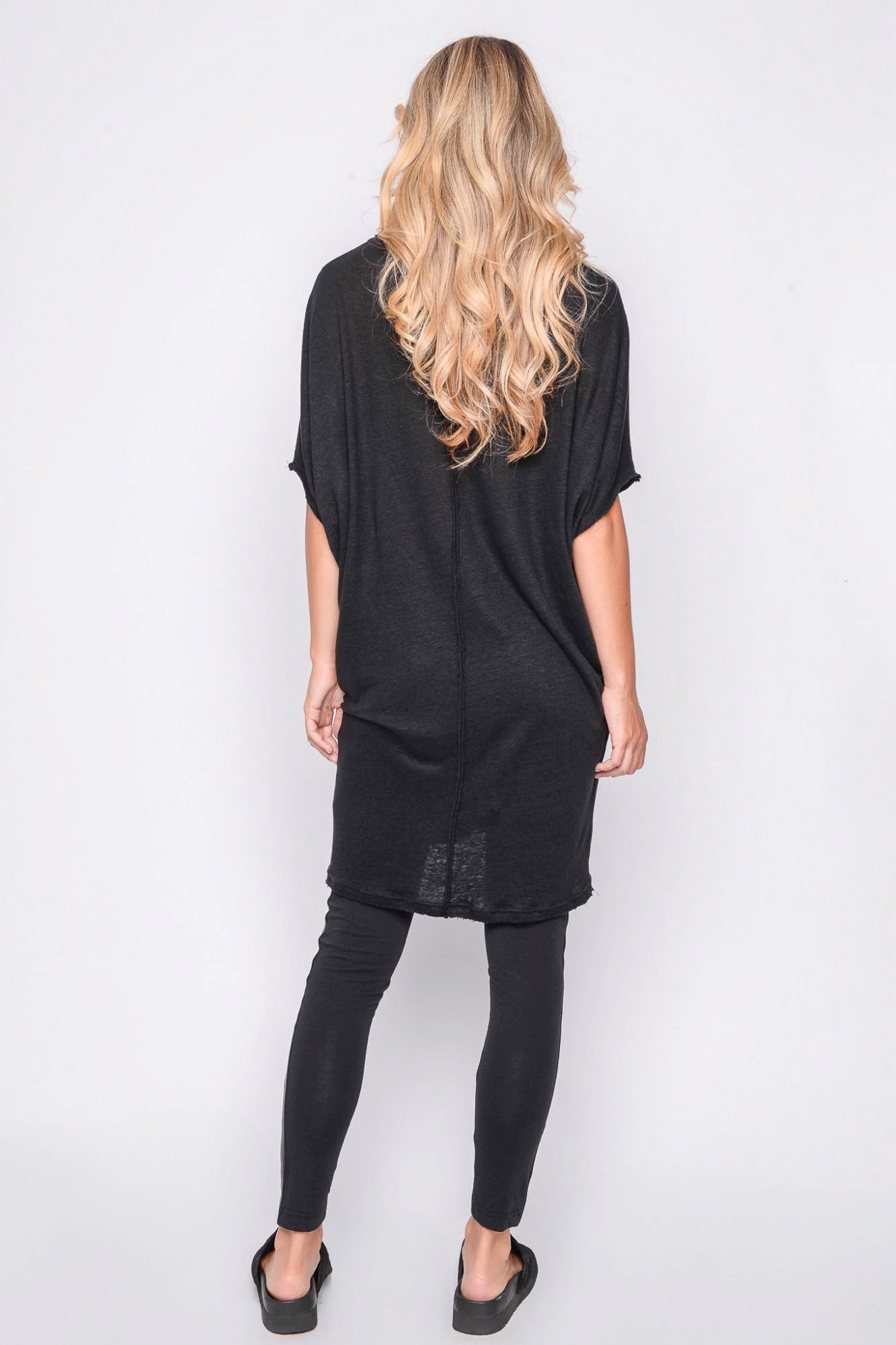 
                  
                    261.06.06 100% LINEN JERSEY 100 BLACK
                  
                