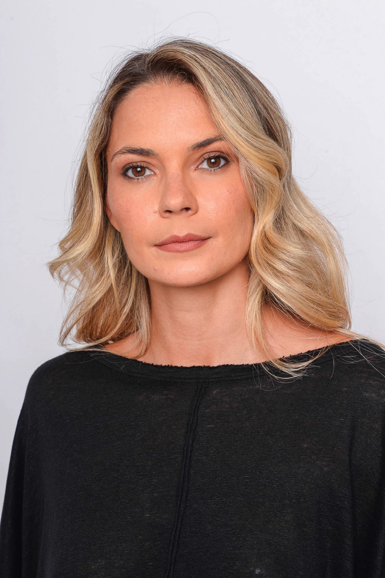 
                  
                    261.06.01 100% LINEN JERSEY 100 BLACK
                  
                