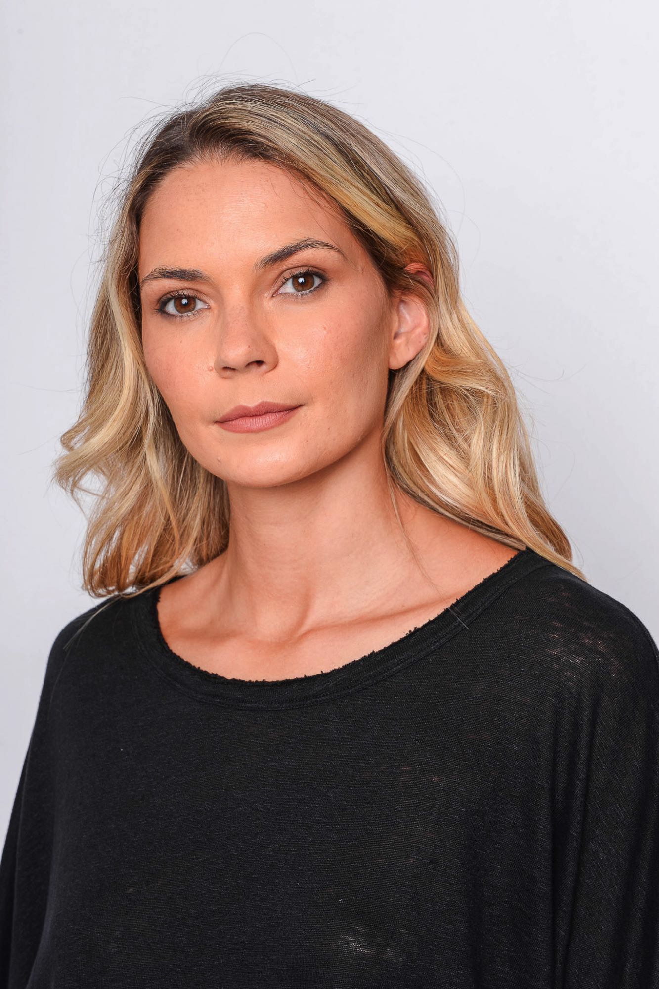 
                  
                    261.06.07 100% LINEN JERSEY 100 BLACK
                  
                