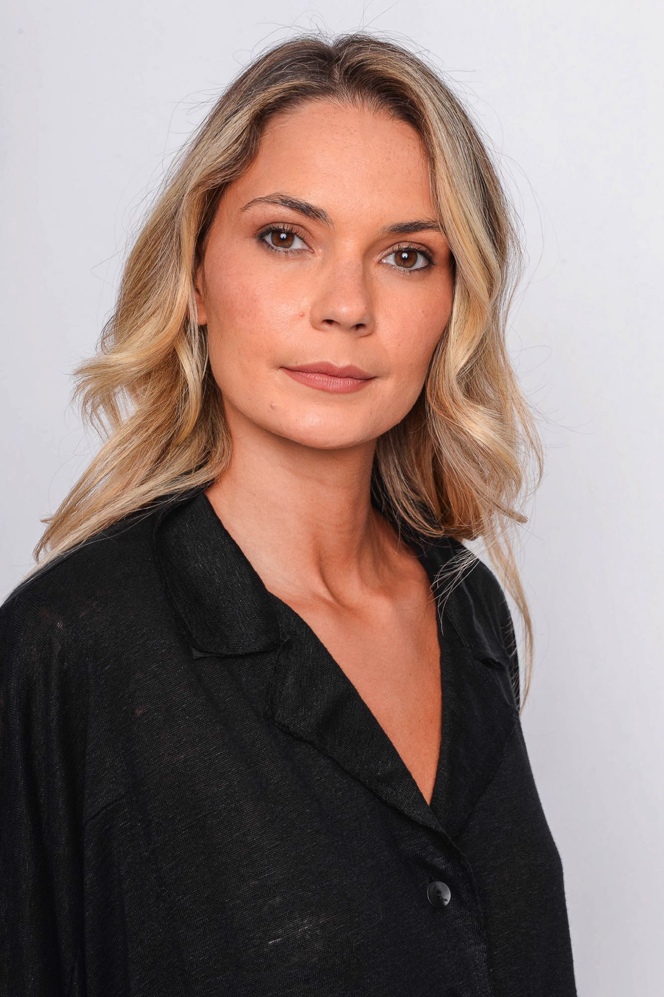 
                  
                    261.06.03 100% LINEN JERSEY 100 BLACK
                  
                