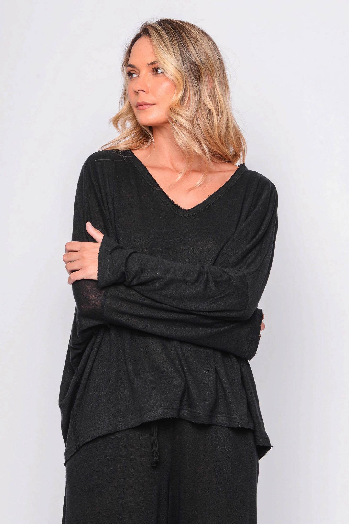 
                  
                    261.06.05 100% LINEN JERSEY 100 BLACK
                  
                