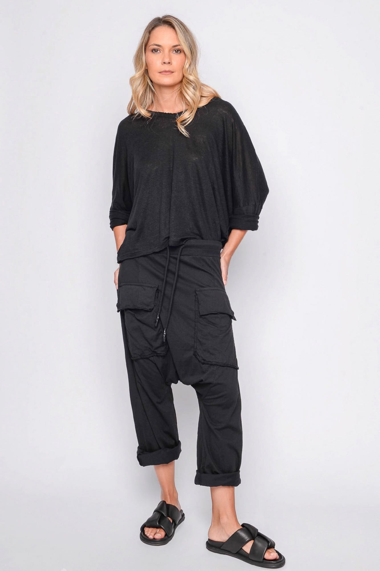 
                  
                    261.06.05 100% LINEN JERSEY 100 BLACK
                  
                