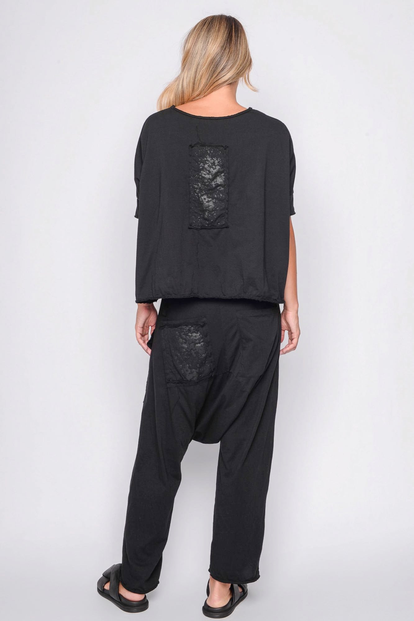 
                  
                    261.01.01 100% LIGHT JERSEY CO 100 BLACK
                  
                